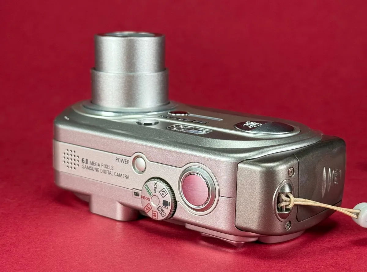 Samsung Digimax A6 6.2 MP 1/1.8" CCD sensor - Image 4