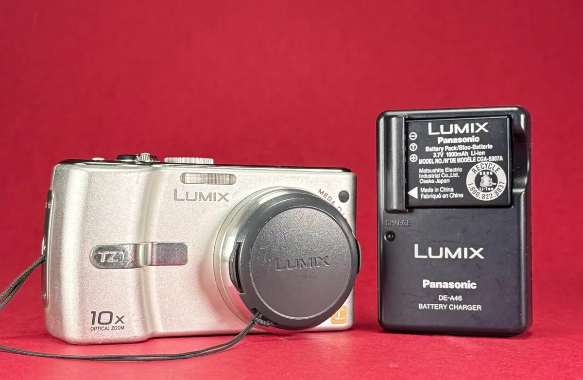 Panasonic Lumix DMC-TZ1 camera - Image 3