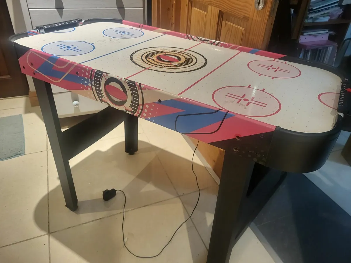 Air hockey table - Free to collect