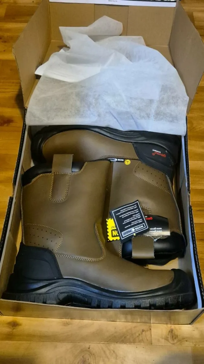 Work boots - Image 1
