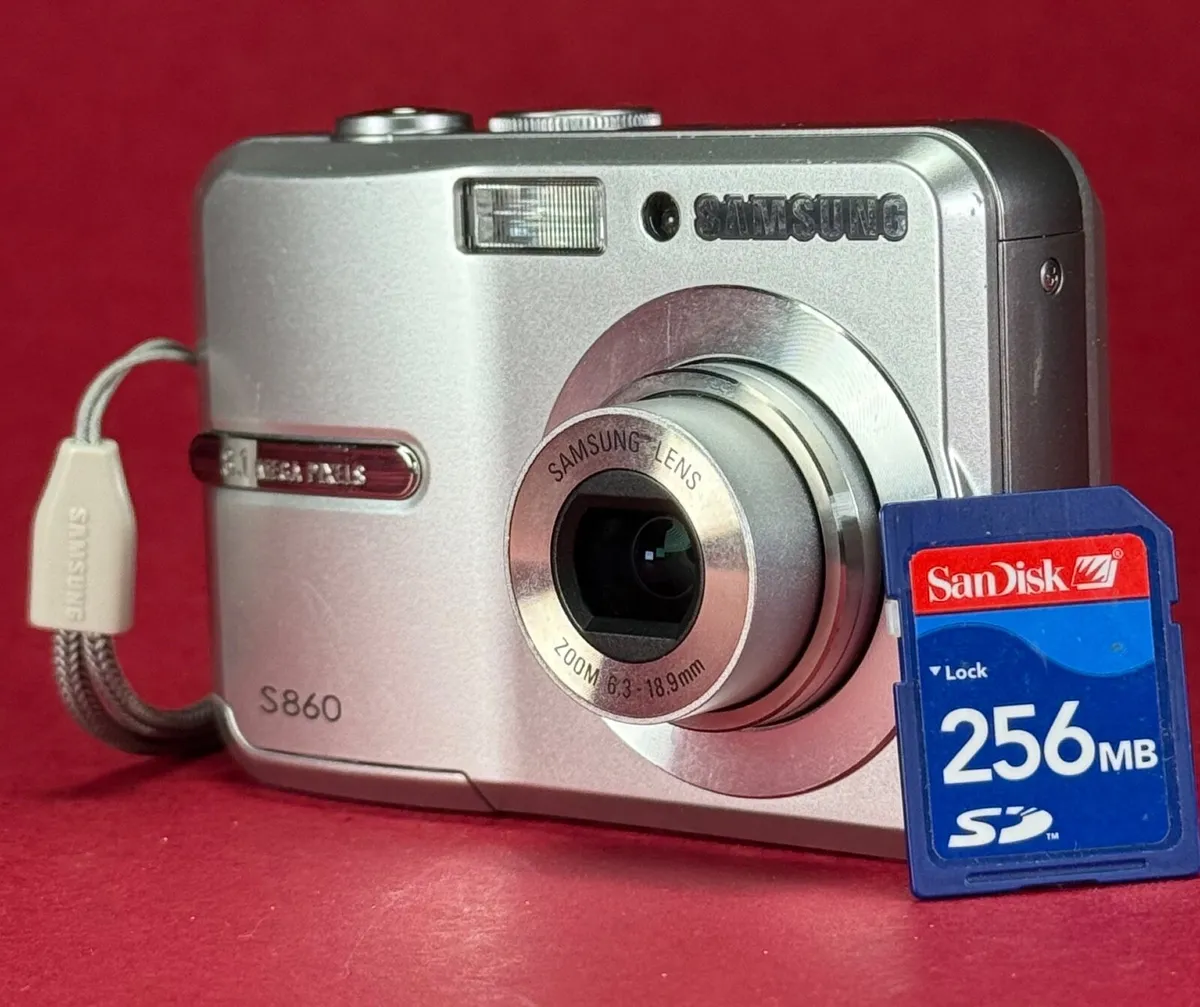 Samsung S860 digital camera 8.1mp Retro!!! - Image 1