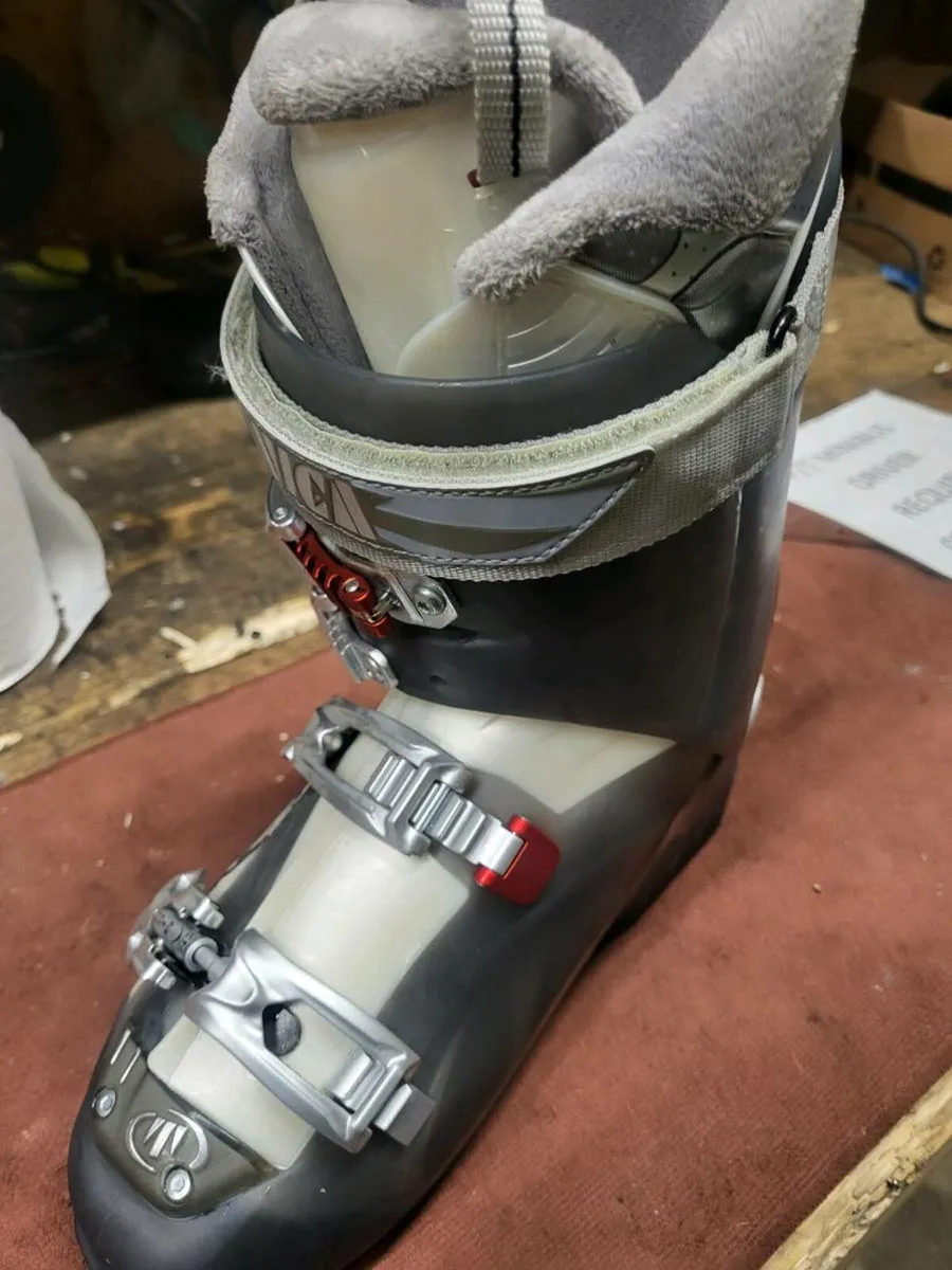 Ski boots tecnica - Image 3