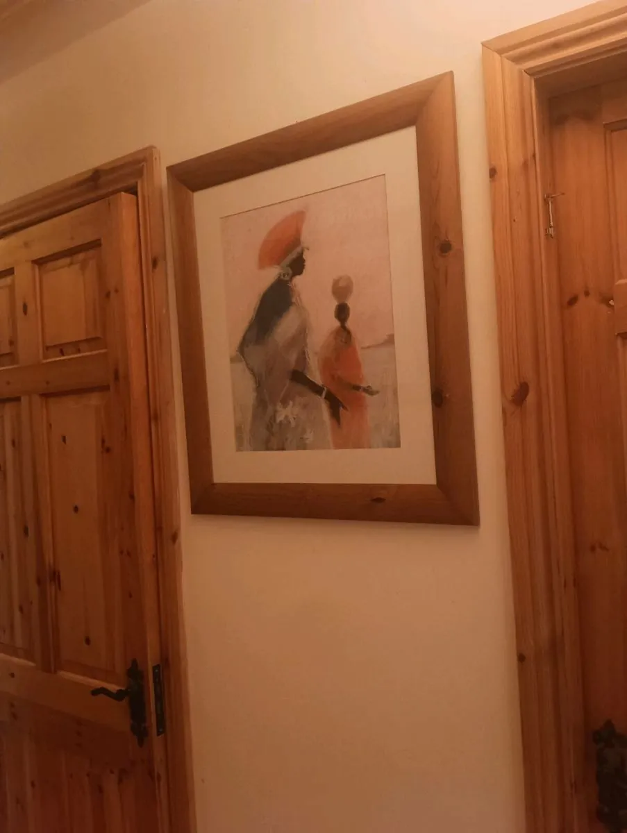 2 beautiful pine frame pictures like new, - Image 1