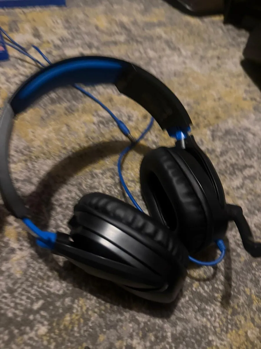 PS4 with Steering Wheel - Image 4