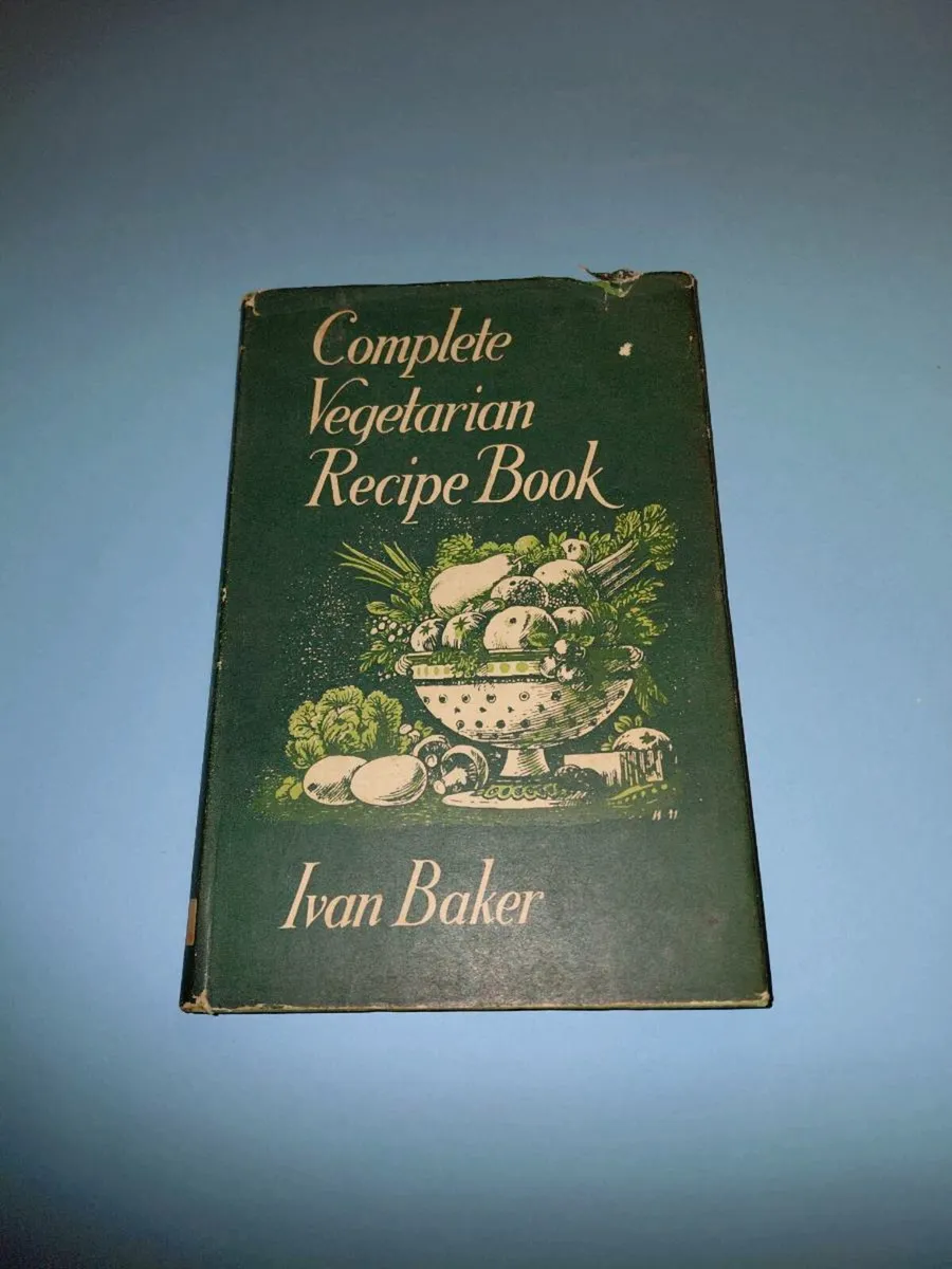 RARE BOOK 'COMPLETE VEGETARIAN RECIPE BOOK' - Image 1