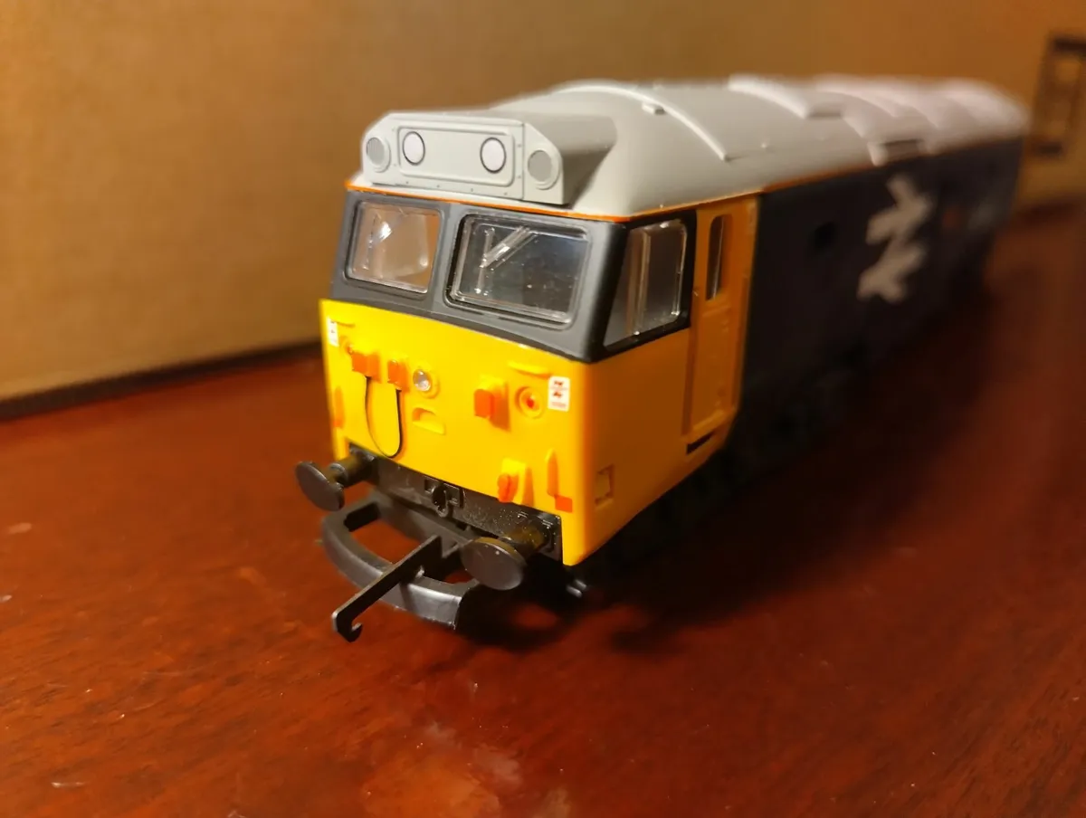 Hornby  Class 50  "Leviathan"  BR Blue + 6 wagons - Image 3