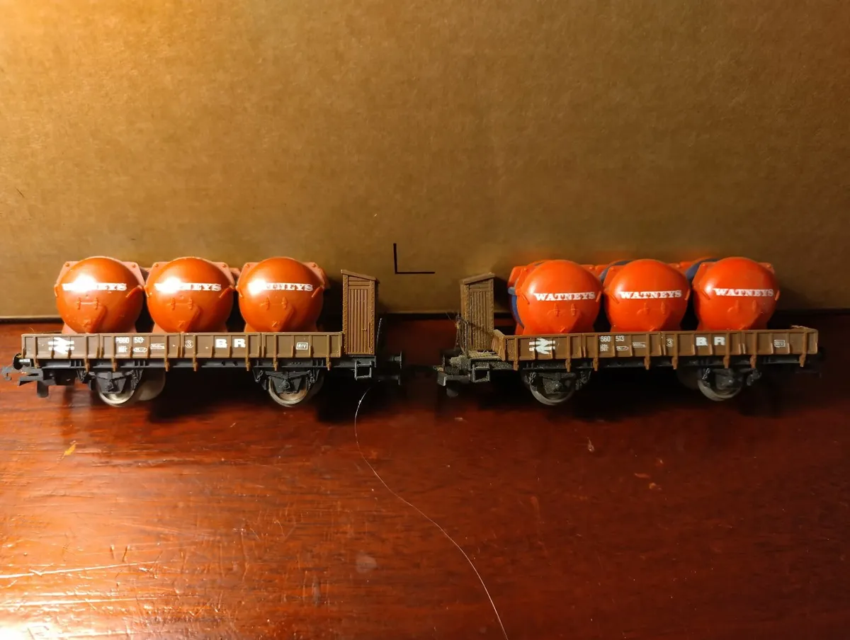 Hornby  Class 50  "Leviathan"  BR Blue + 6 wagons - Image 4