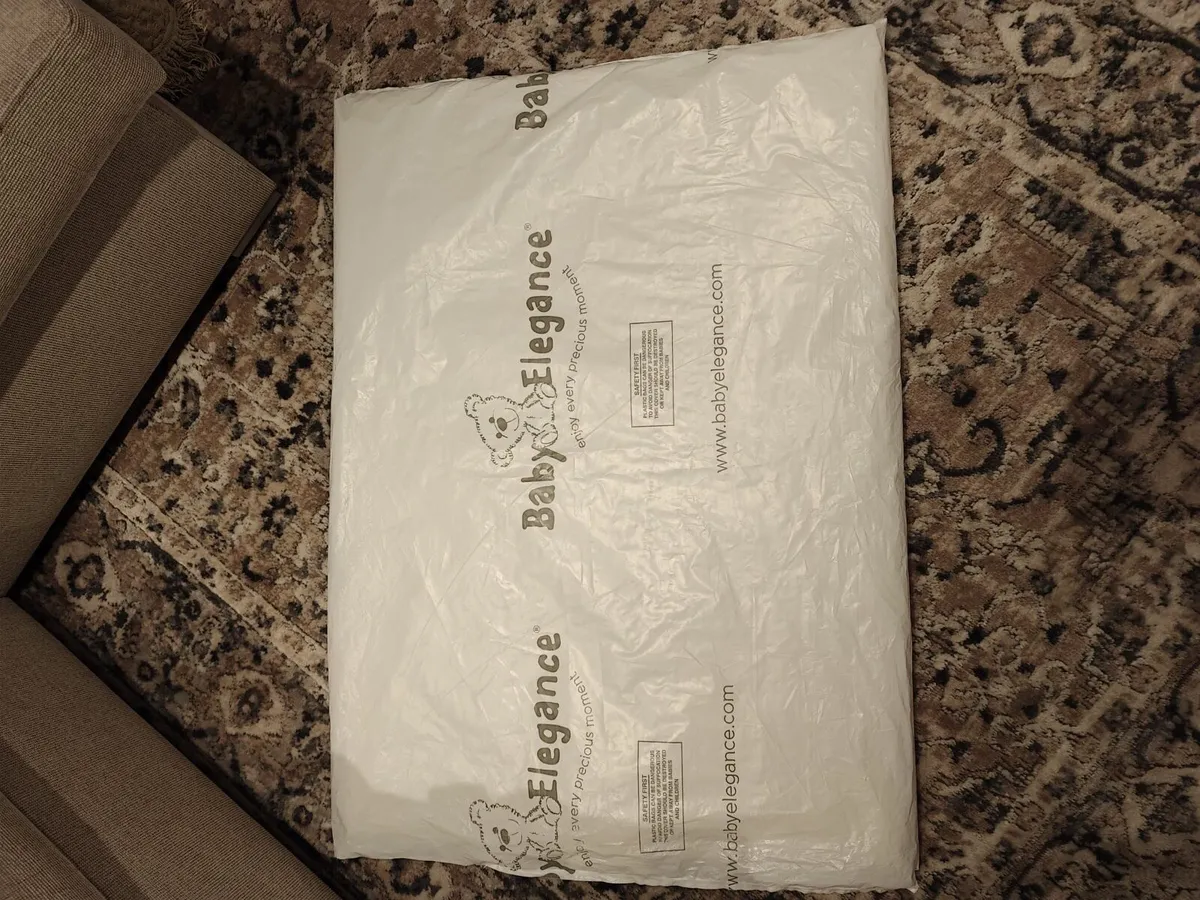 Travel cot - Image 2