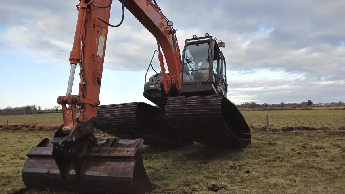 Wide Pad Self Drive Hire - Image 1