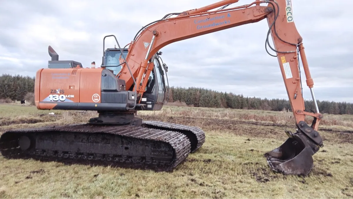 Wide Pad Self Drive Hire - Image 2