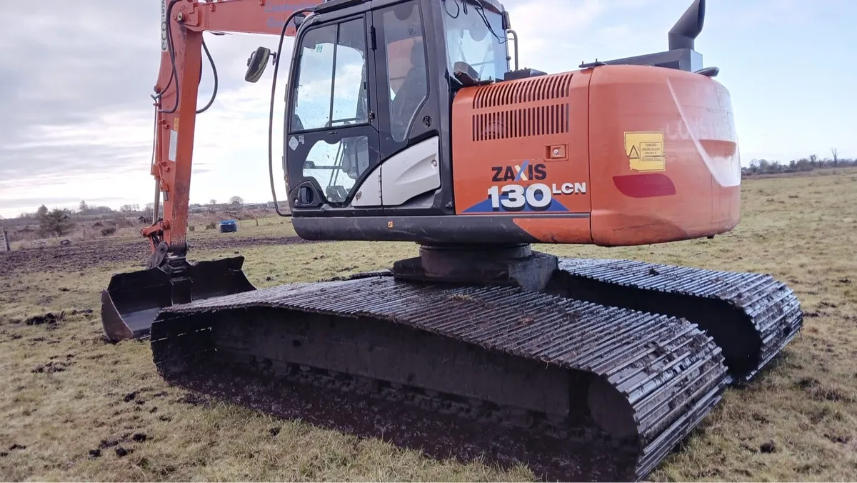 Wide Pad Self Drive Hire - Image 3