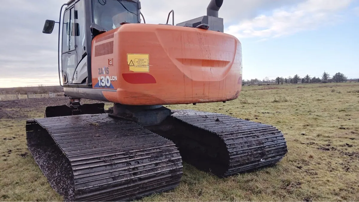 Wide Pad Self Drive Hire - Image 4