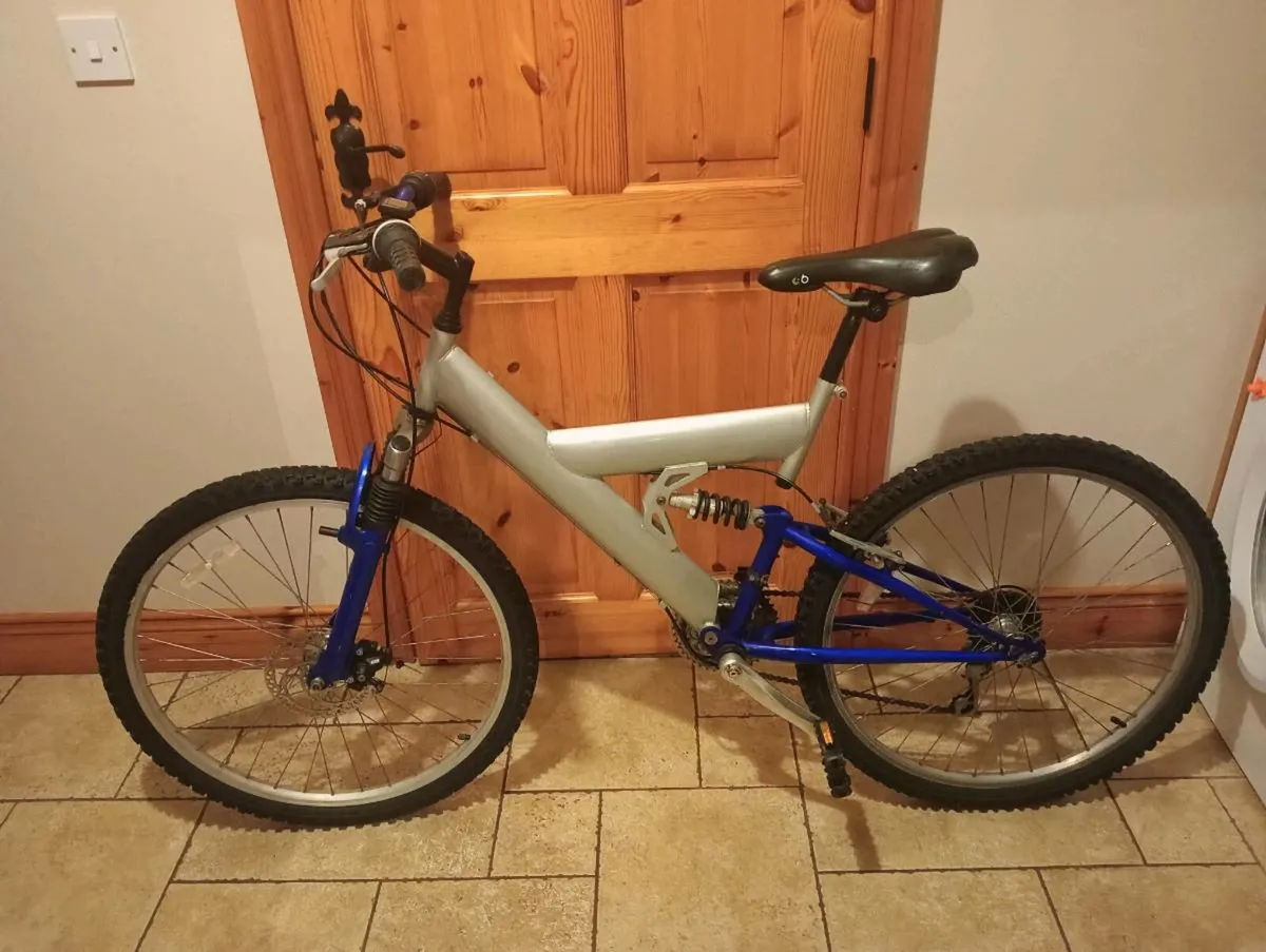 Mountain bike - Image 1