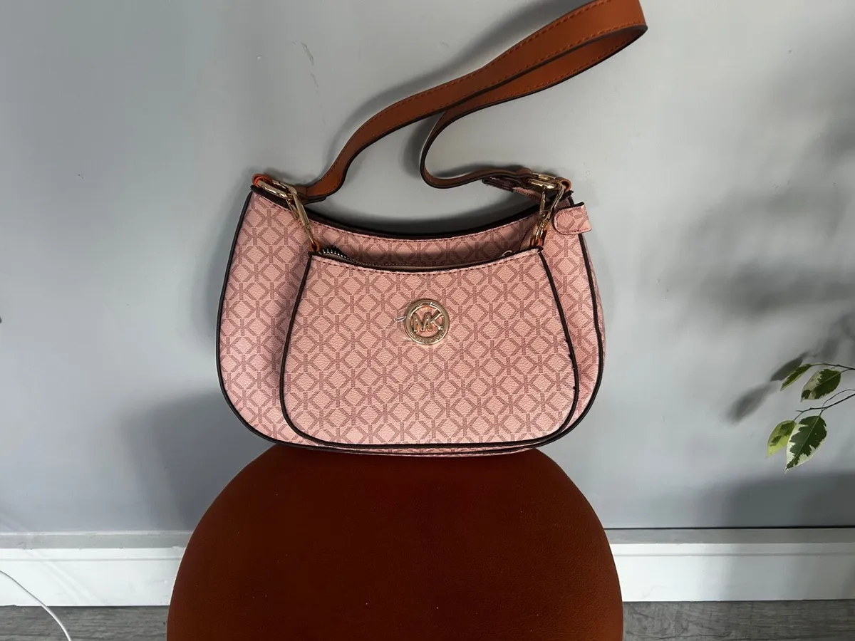 Beautiful bag - Image 1