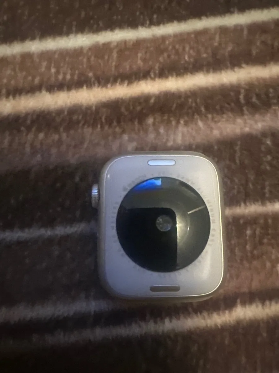 Apple Watch SE 2nd gen 44mm - Image 3