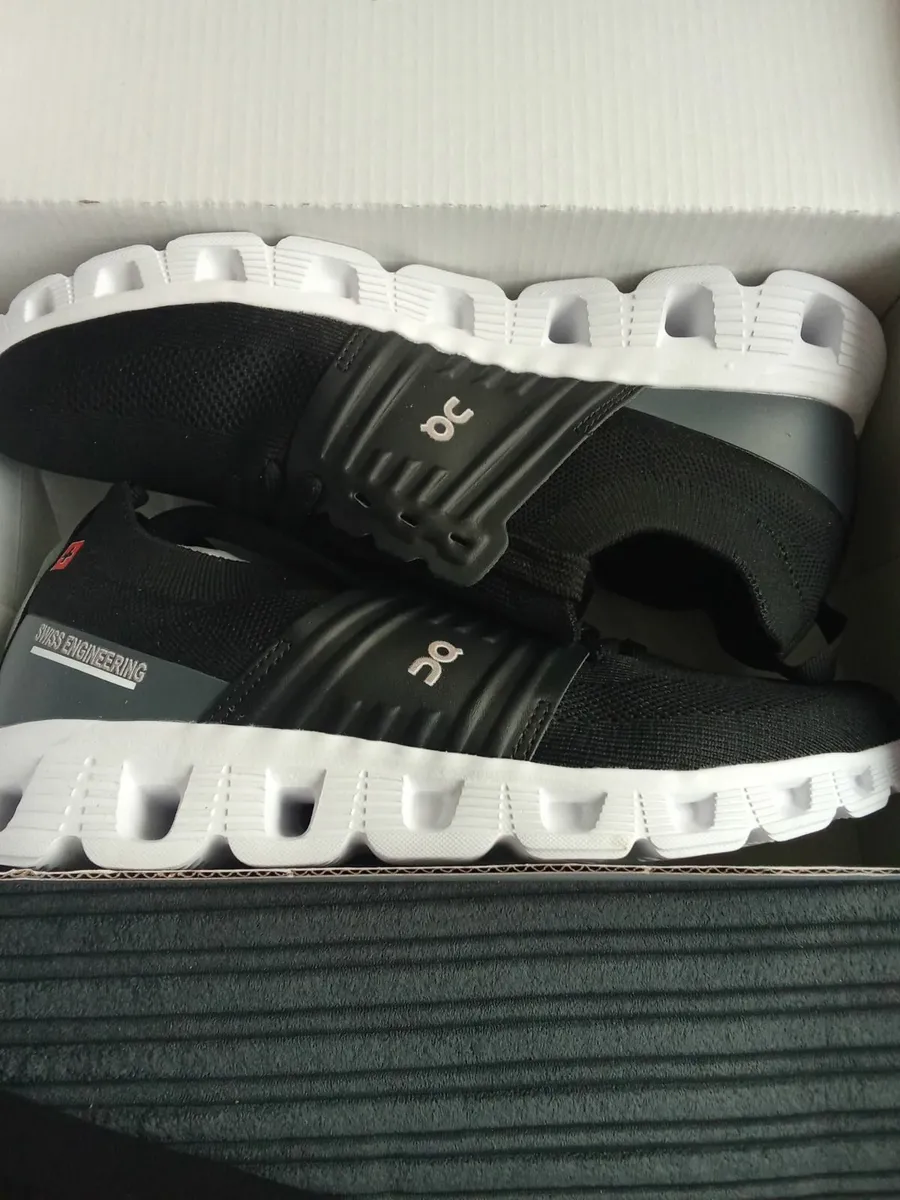 Mens on cloud runners - Image 1