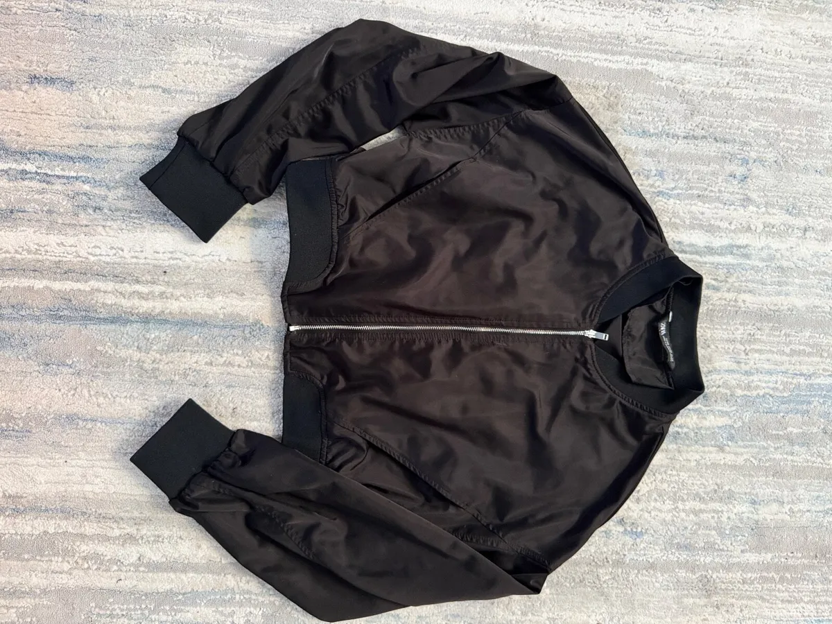 Bundle of clothes and jeans for €25 - Image 1