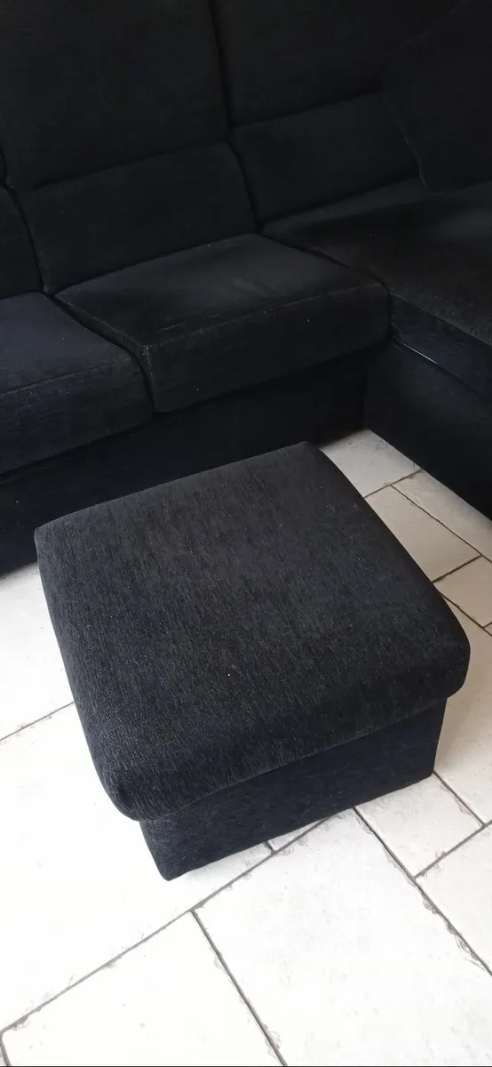 L shape sofa and armchair c/w 3 footstools - Image 4