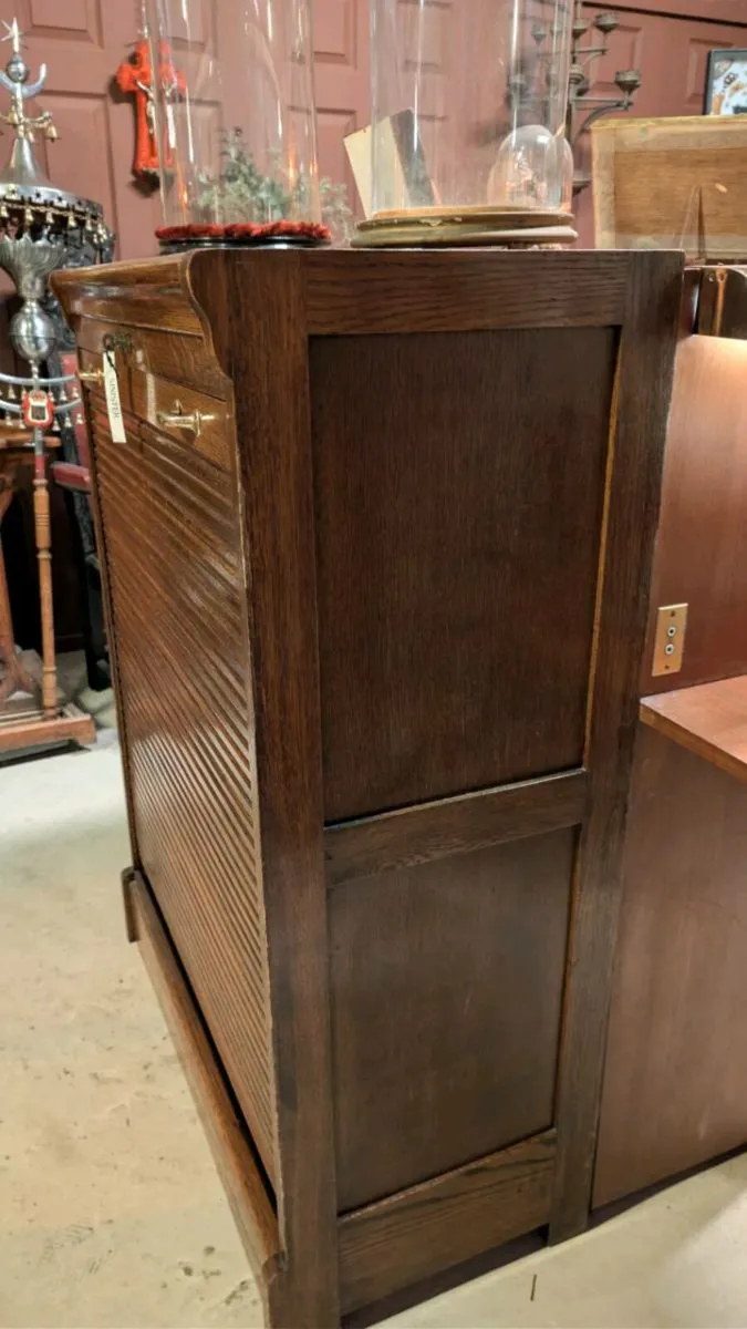 Large vintage Tambour roller front cabinet - Image 4