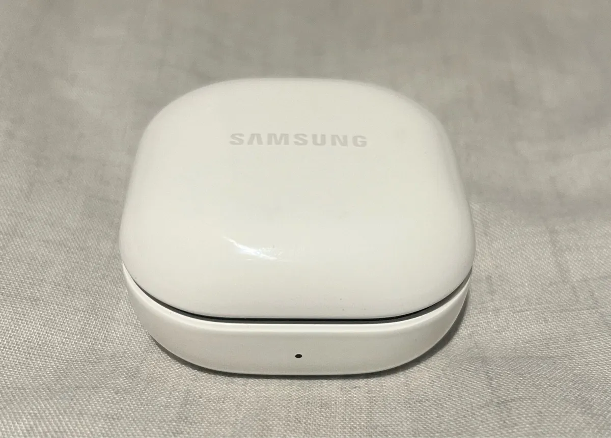 Galaxy earbuds - Image 1