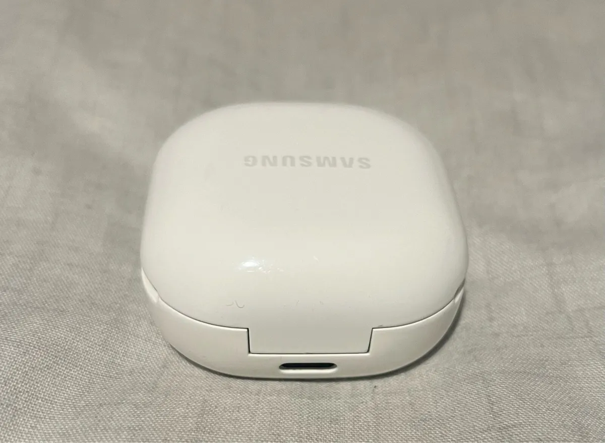 Galaxy earbuds - Image 2