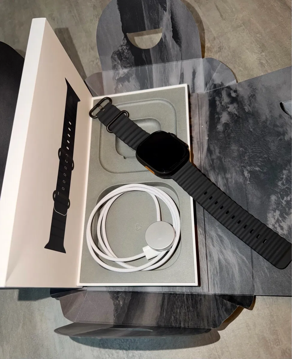 Apple Watch Ultra 3 (Cellular) 49mm Titanium Black - Image 1