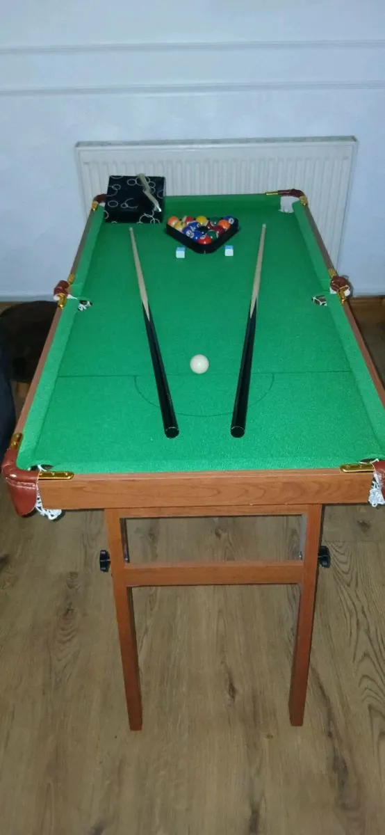 Pool table - Image 1