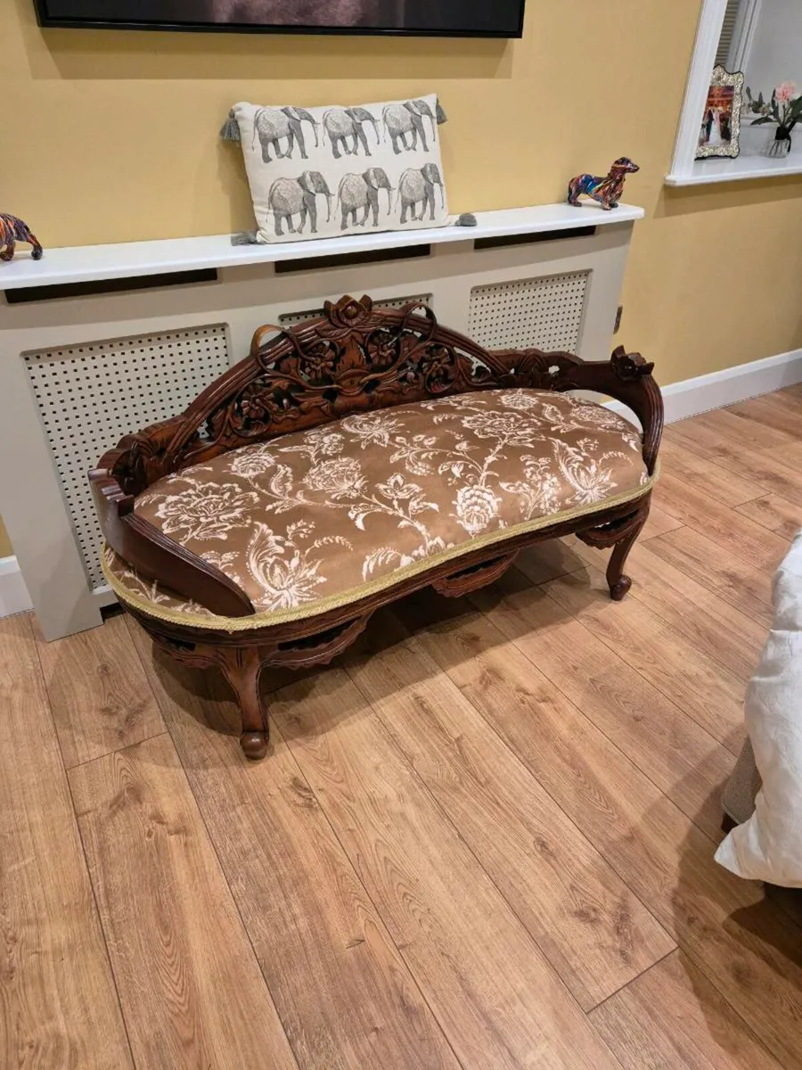 Window seat - Image 1