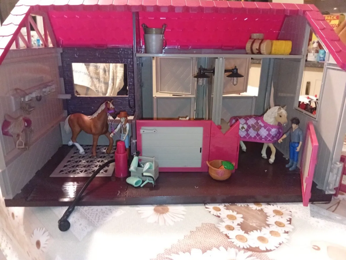 Kids horse stable set - Image 1