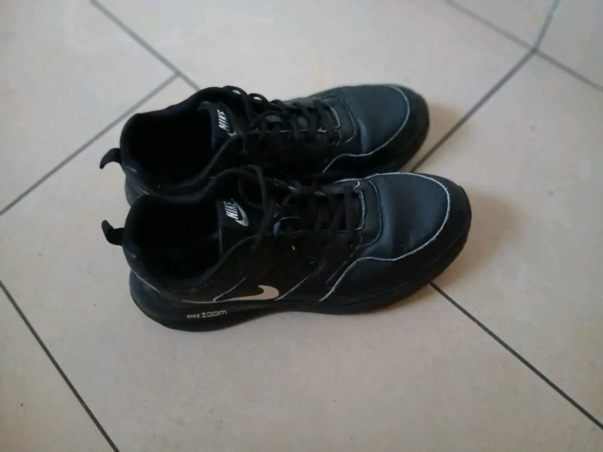 Nike zoom mens trainers unwanted gift can deliver - Image 2
