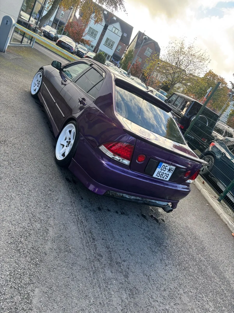 Lexus is200 - Image 2