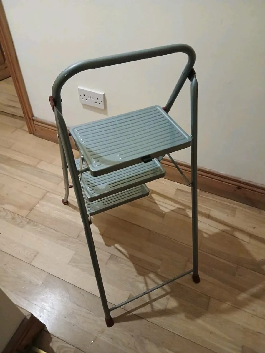 Step ladder steel 3 step unwanted gift can deliver - Image 3