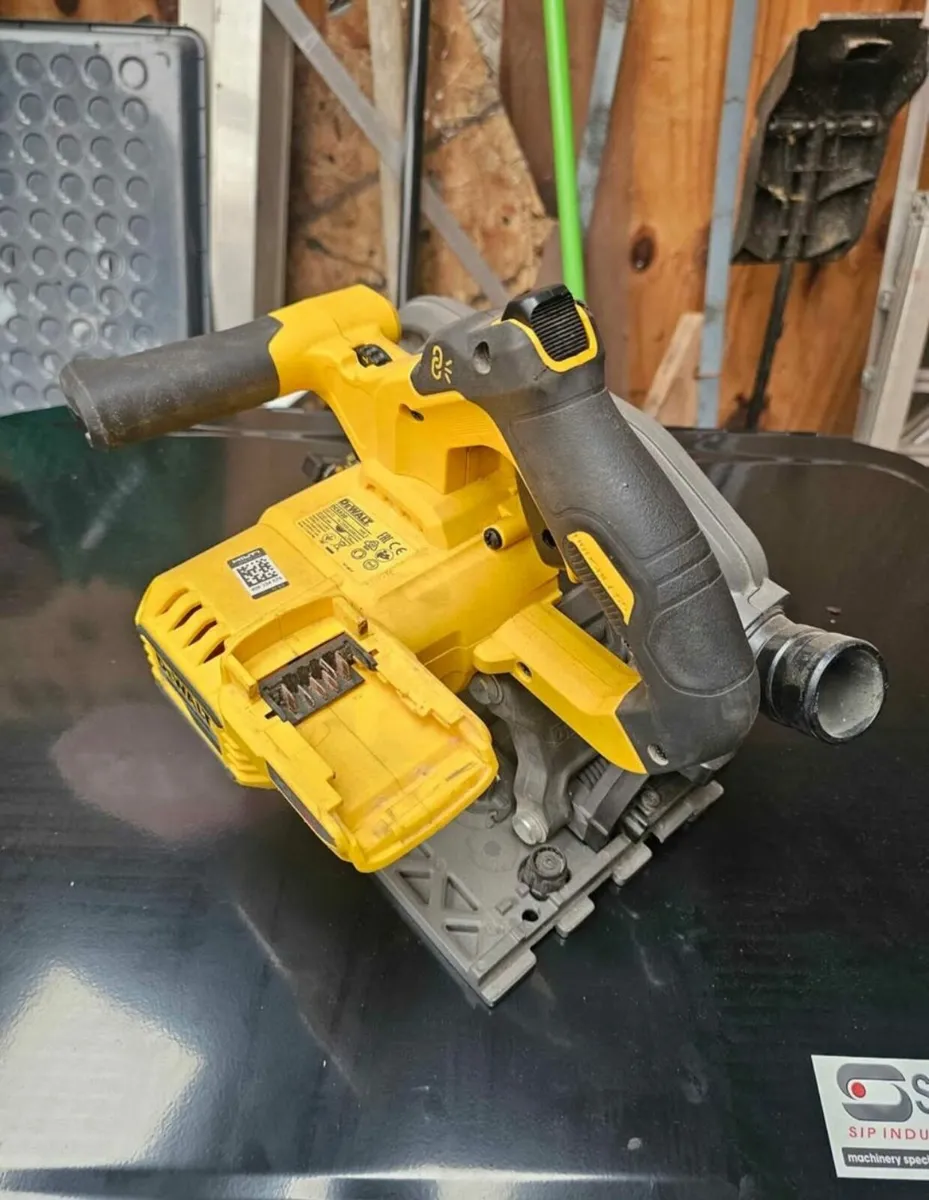 Dewalt dcs520 54v Track saw €470 - Image 2