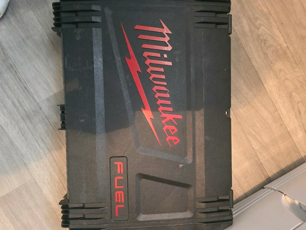 Milwaukee m18 Multitool - Image 2