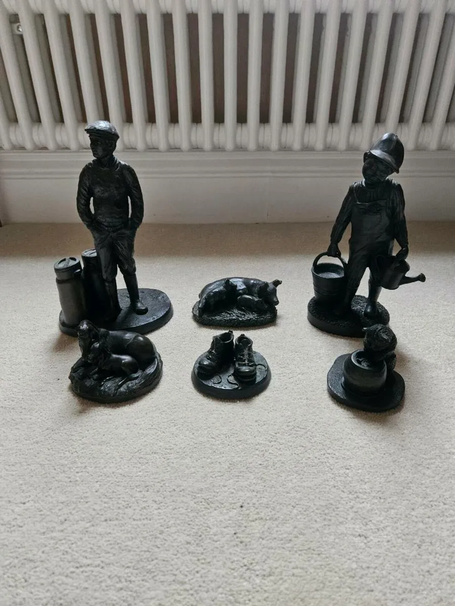 Bronze and Bronze like statues - Image 1