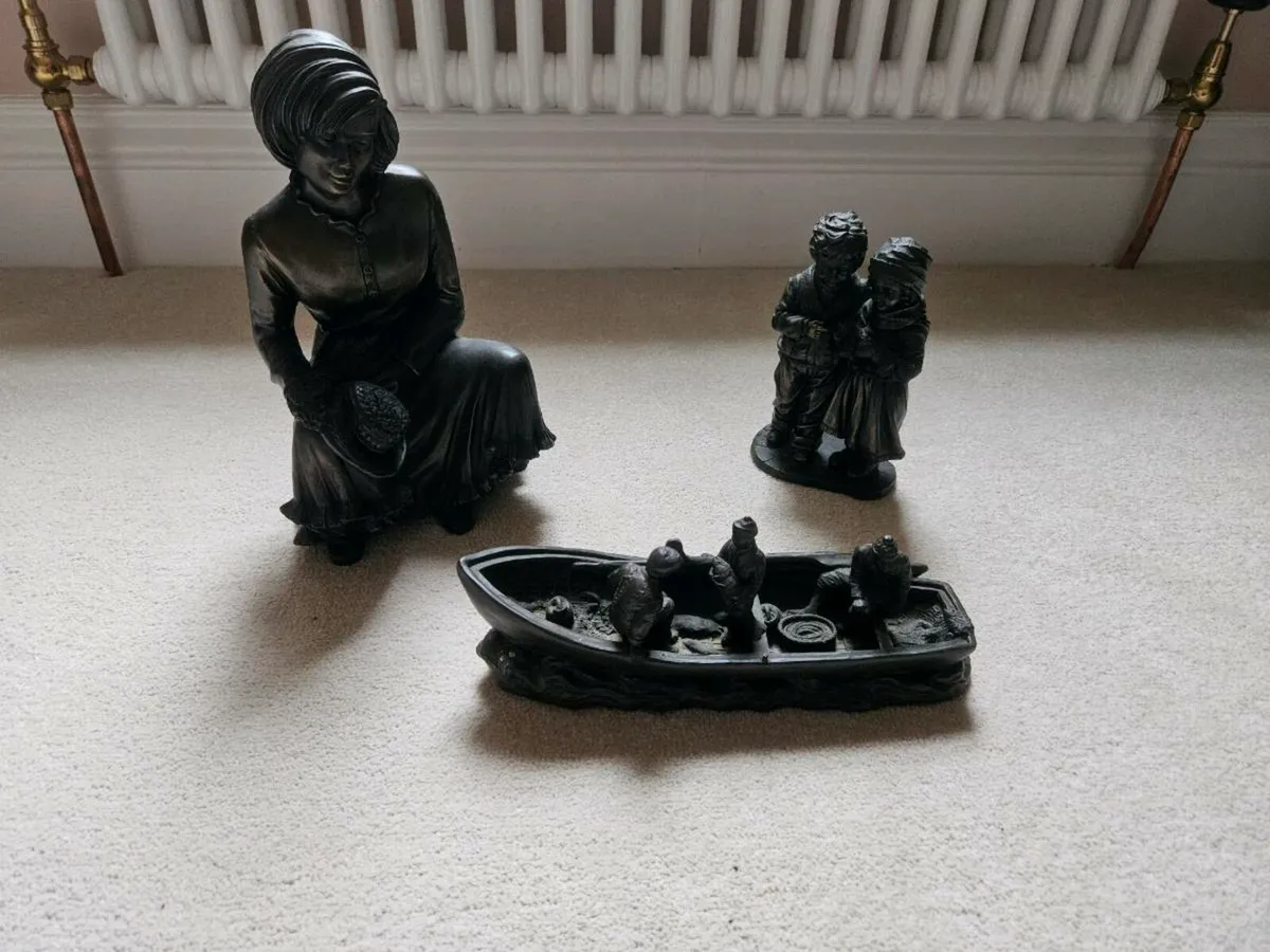 Bronze and Bronze like statues - Image 2