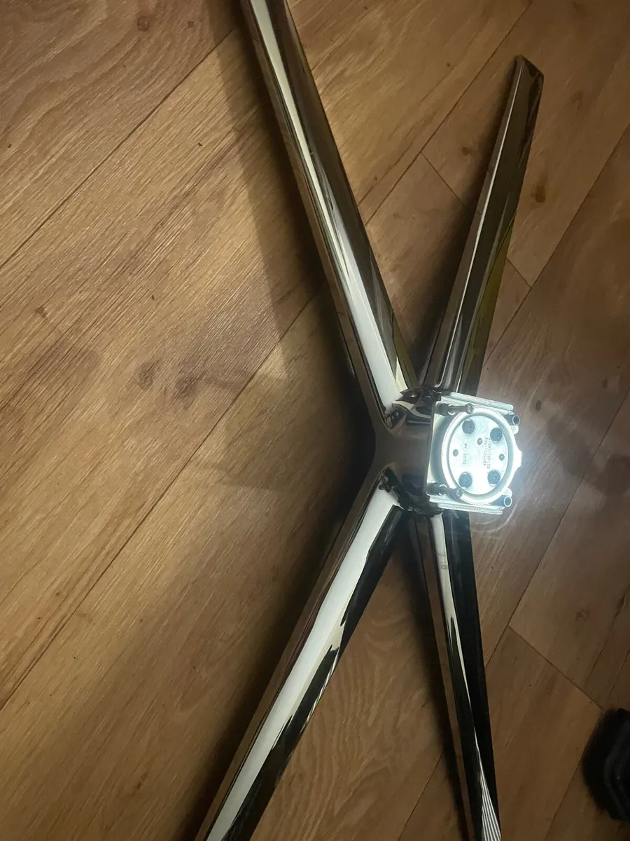 Samsung Tv stand - Image 1