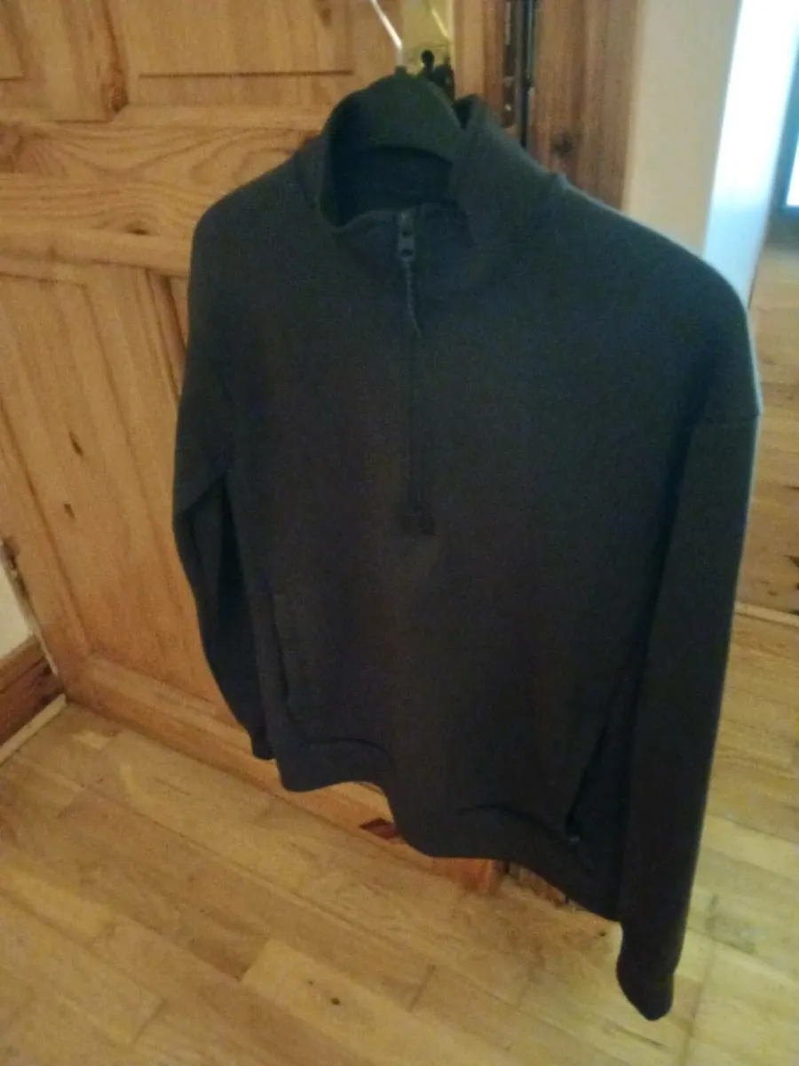 Mens jumper with 2 pockets new can deliver only 5 - Image 2