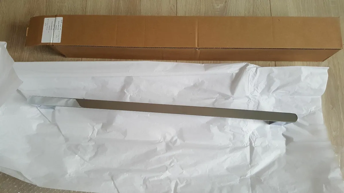 Aqualla Towel Rail – brand new, in box - Image 2