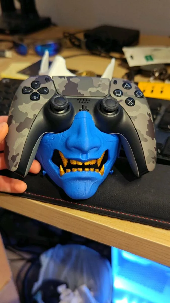 PS5/Xbox controller holder, swap for more options. - Image 1