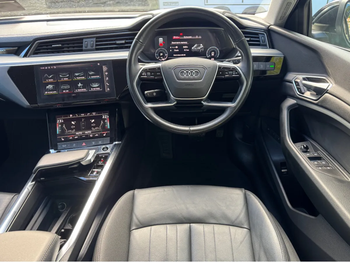 Audi e-tron 55 TECHNIK QUATTRO 300kw  95kWh//LOW M - Image 4