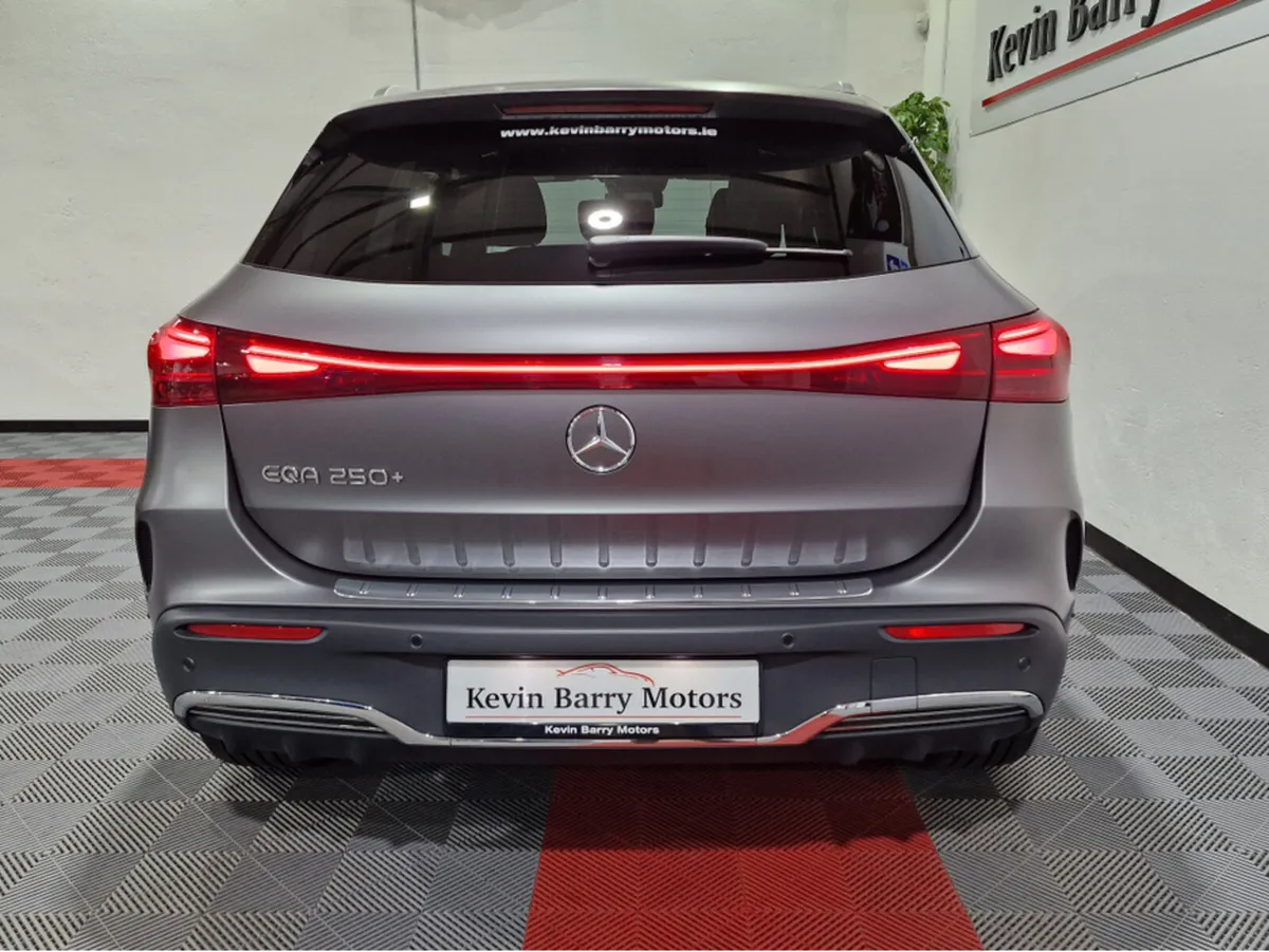 Mercedes-Benz EQA 250+ AMG LINE EXECUTIVE AUTOMATI - Image 3