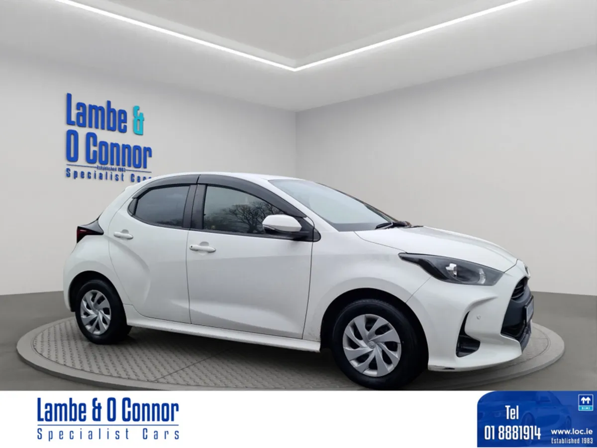 Toyota Yaris 1.5 AUTOMATIC **** HYBRID **** NEW MO - Image 1