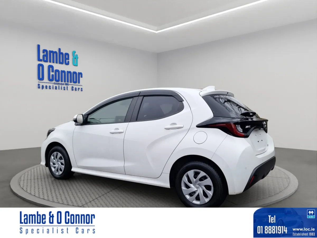 Toyota Yaris 1.5 AUTOMATIC **** HYBRID **** NEW MO - Image 3