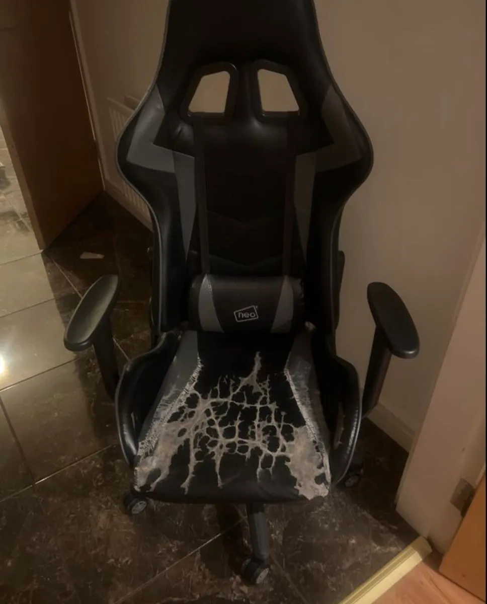 Gaming Chair - Image 1