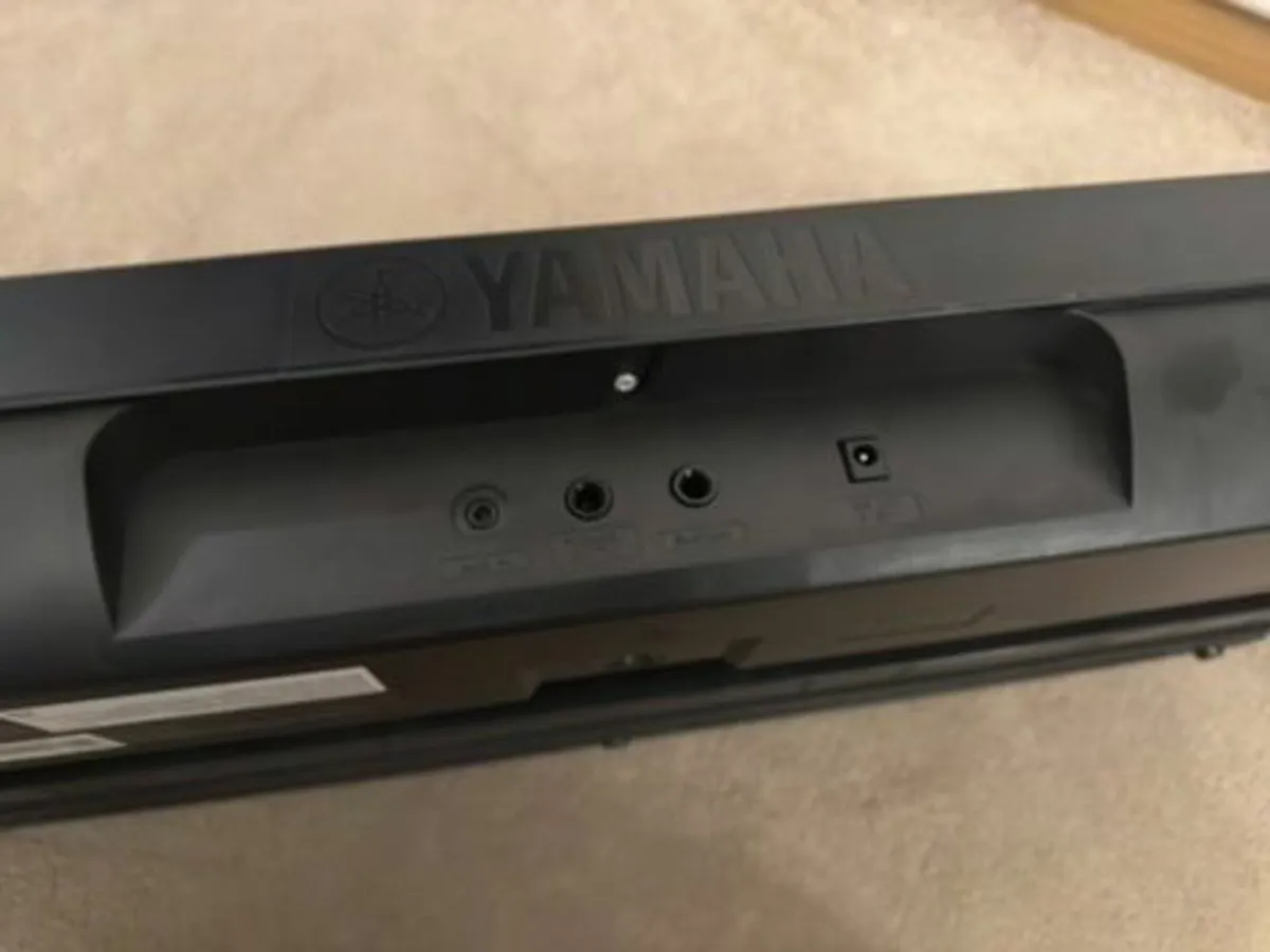 Yamaha PSR-E273 keyboard + M-Audio SP-2 pedal - Image 4
