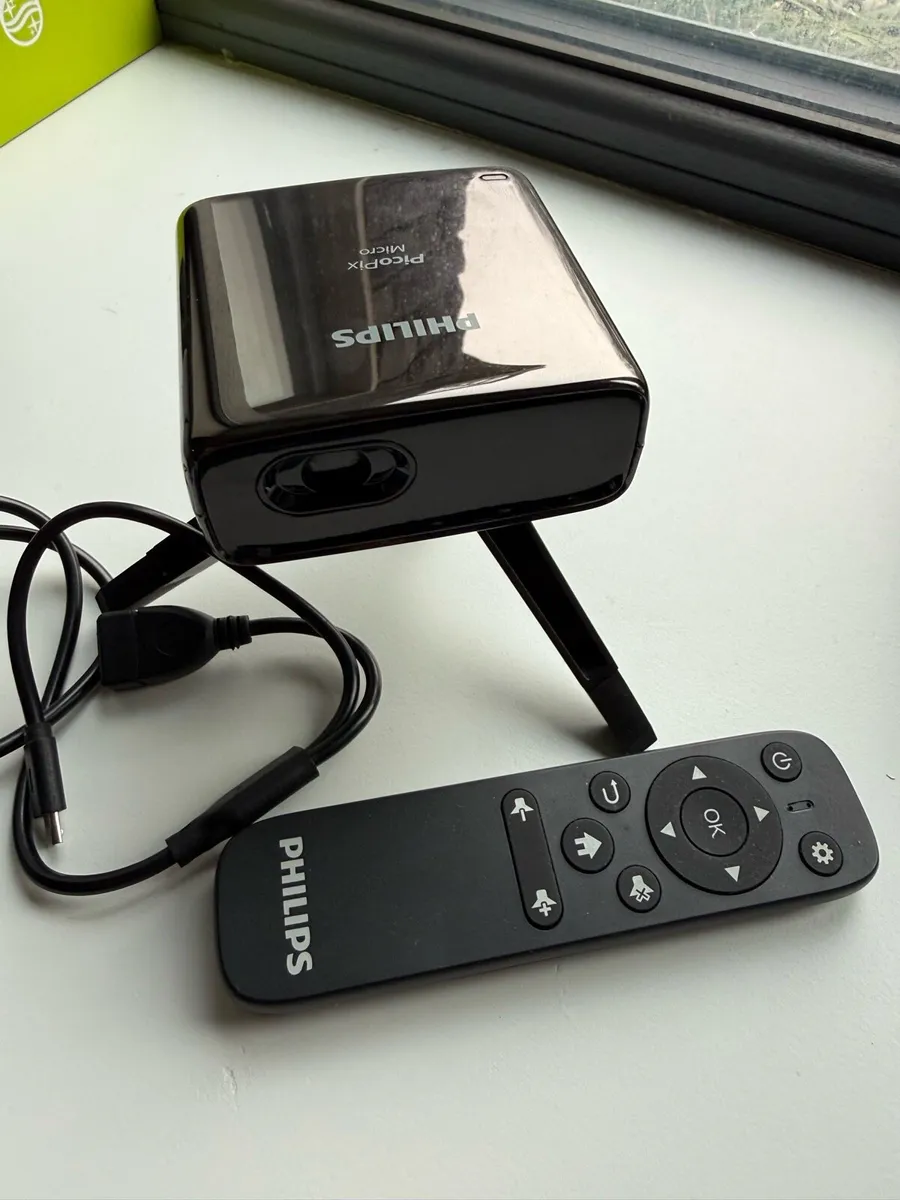 Phillips Picopix Mini Projector - Tripod & Remote - Image 2