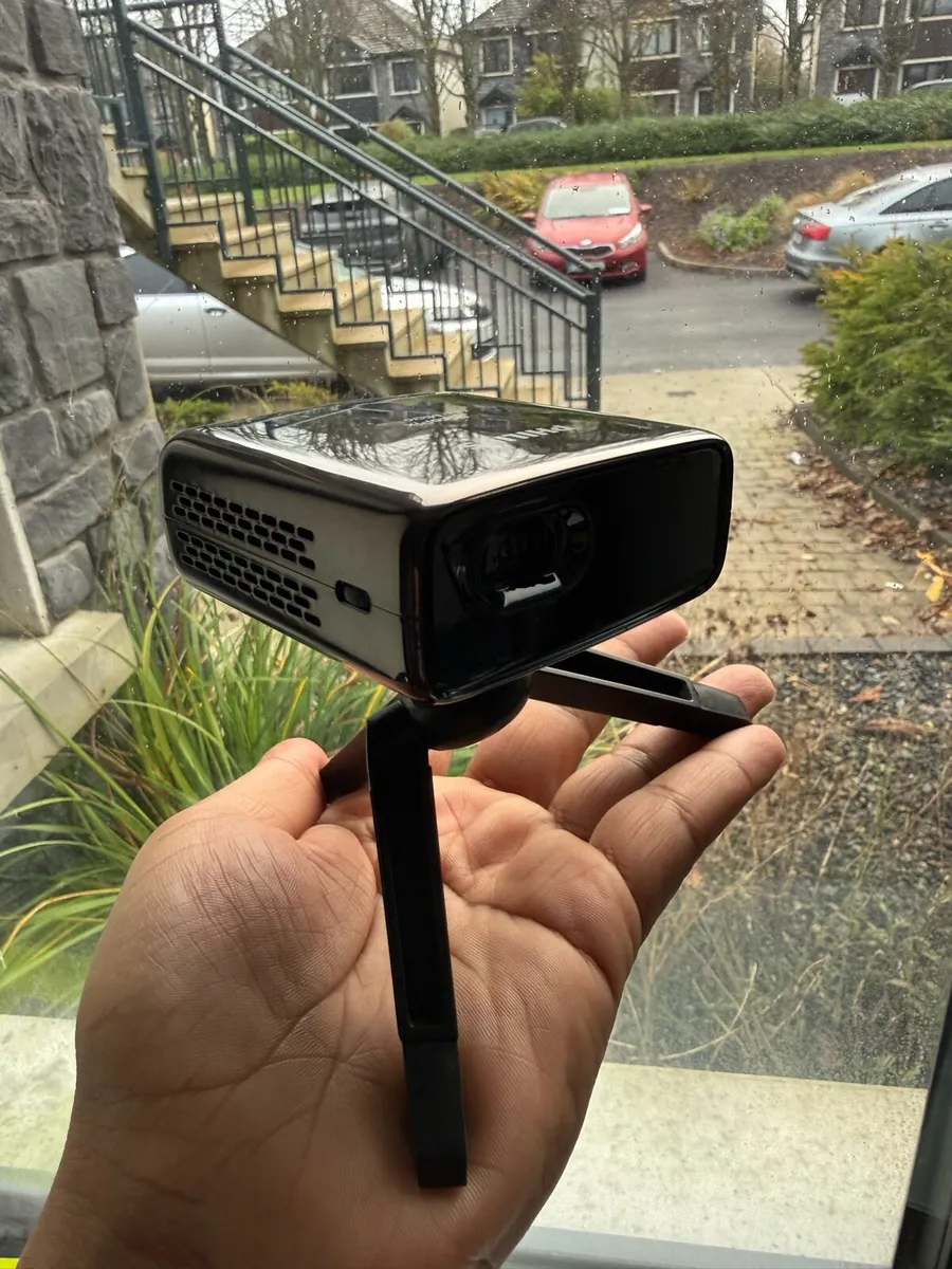 Phillips Picopix Mini Projector - Tripod & Remote - Image 4