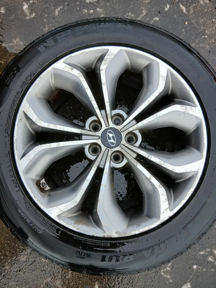 Hyundai Santa fe wheel - Image 1