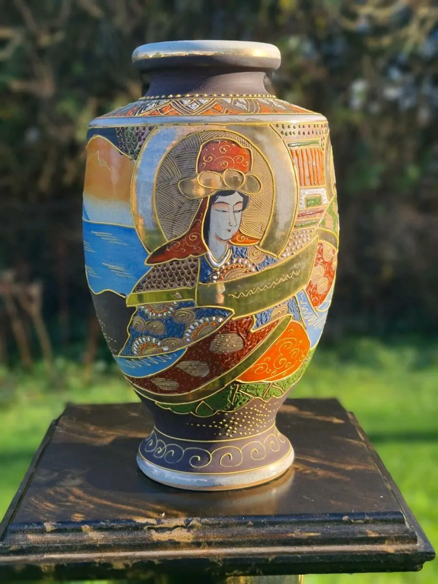 Satsuma vase and pedestal - Image 3